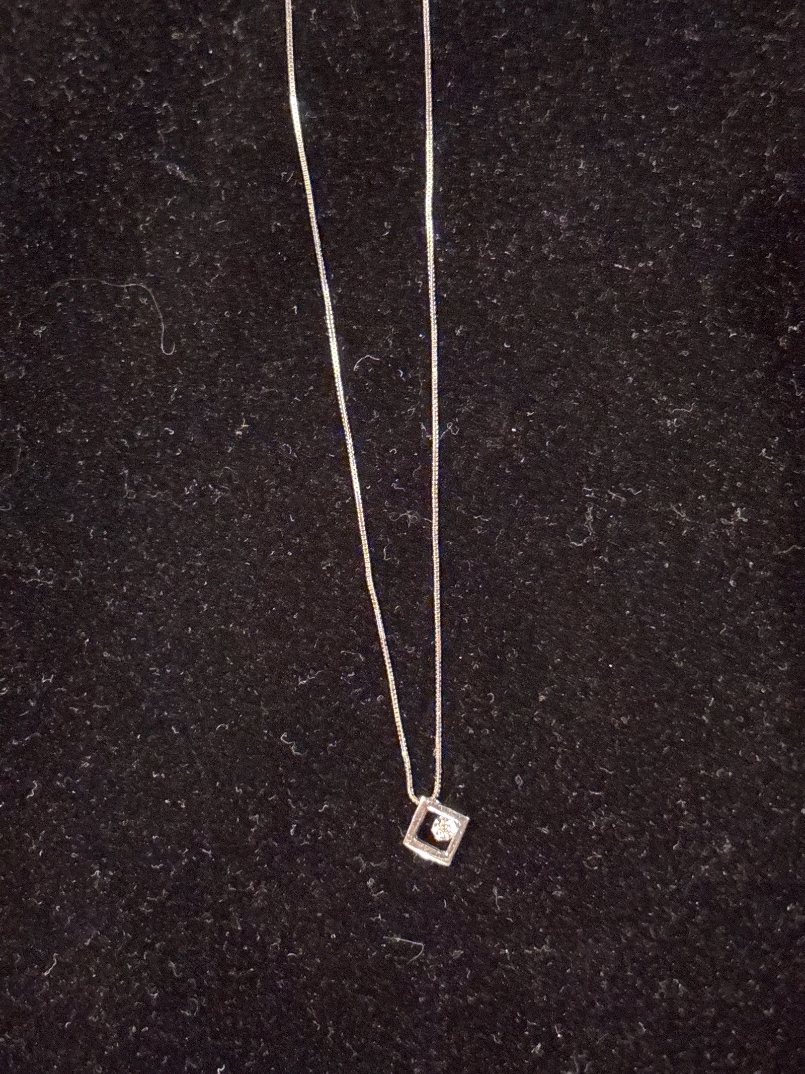 Collar de oro con diamantes